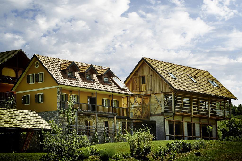 Guest House Kalska Domacija Semic Bagian luar foto