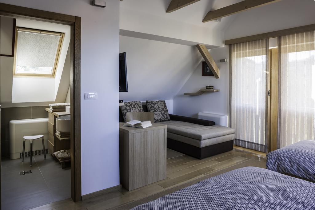 Guest House Kalska Domacija Semic Ruang foto